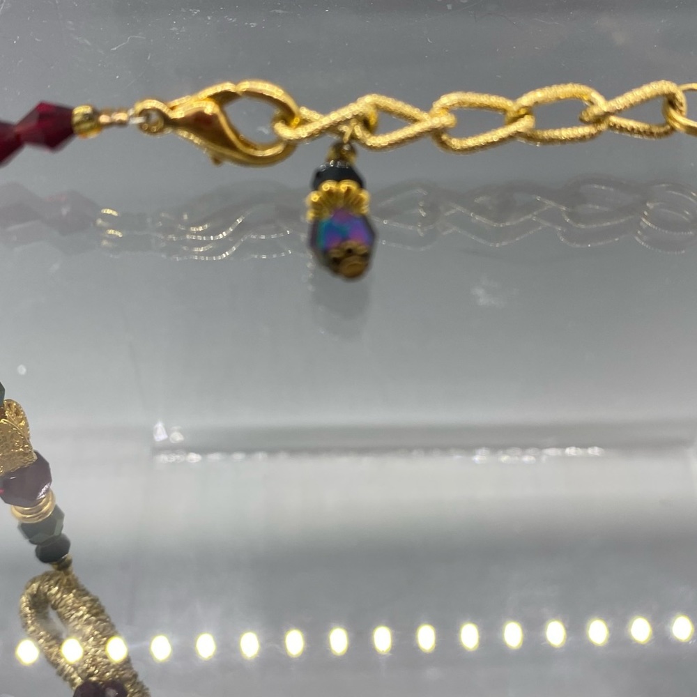 Glass beads leaves, asymmetrical necklace. Gold wrapped wire, glass components. - Picture 5 of 6